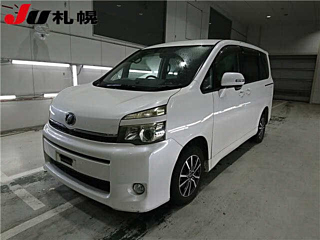 TOYOTA VOXY 2010
