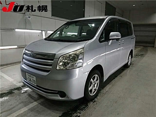 TOYOTA NOAH 2010