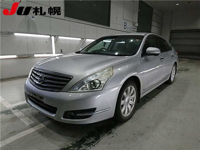 NISSAN TEANA 2010