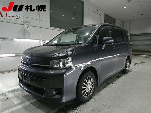 TOYOTA VOXY 2010