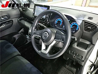 NISSAN ROOX 2021