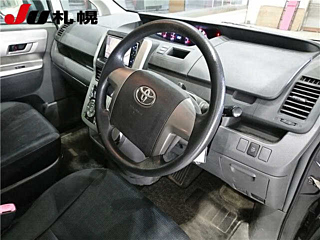 TOYOTA VOXY 2009
