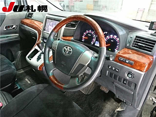 TOYOTA VELLFIRE 2010
