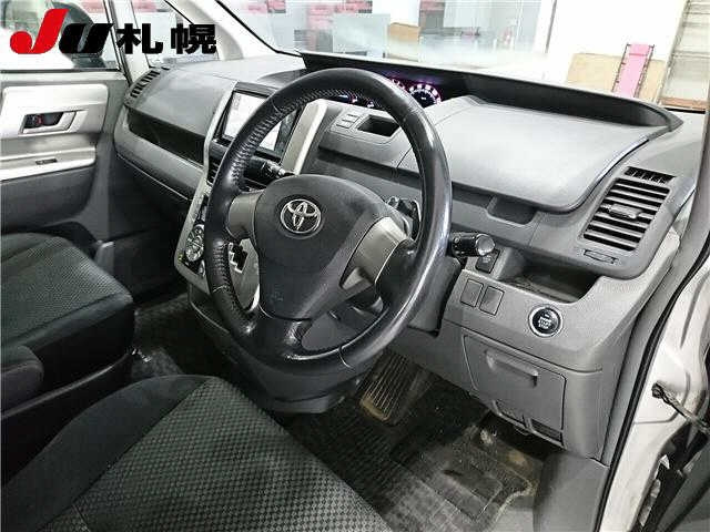 TOYOTA NOAH 2008