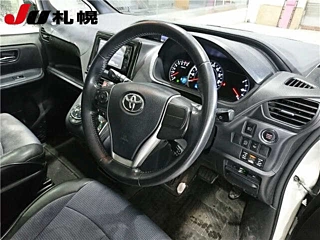 TOYOTA VOXY 2014