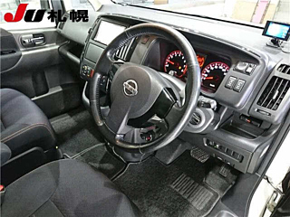 NISSAN SERENA 2010