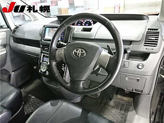 TOYOTA VOXY 2009