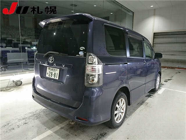 TOYOTA VOXY 2009