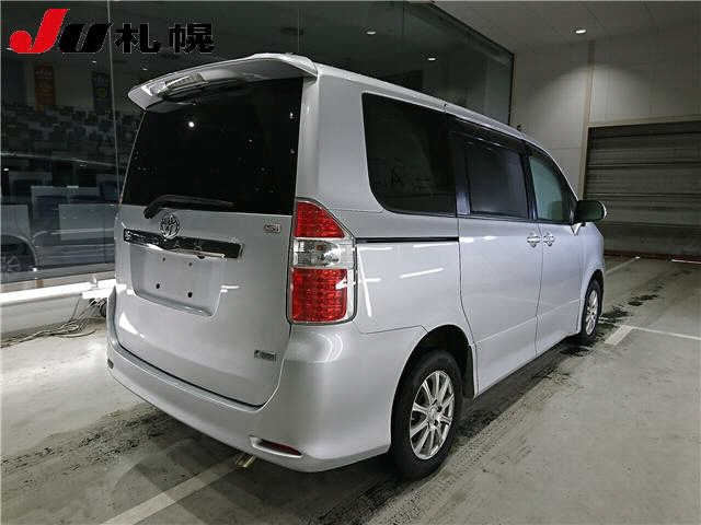 TOYOTA NOAH 2008