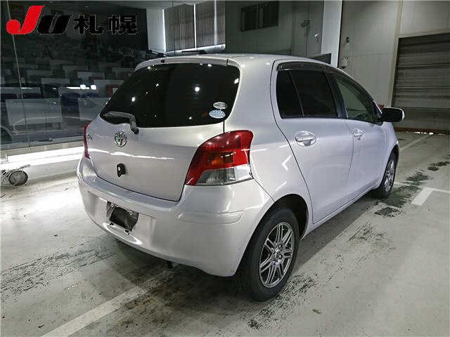 TOYOTA VITZ 2010
