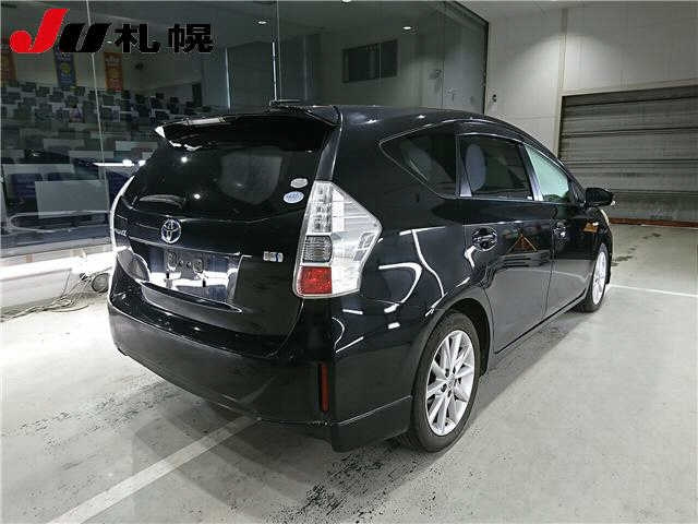 TOYOTA PRIUS ALPHA 2012