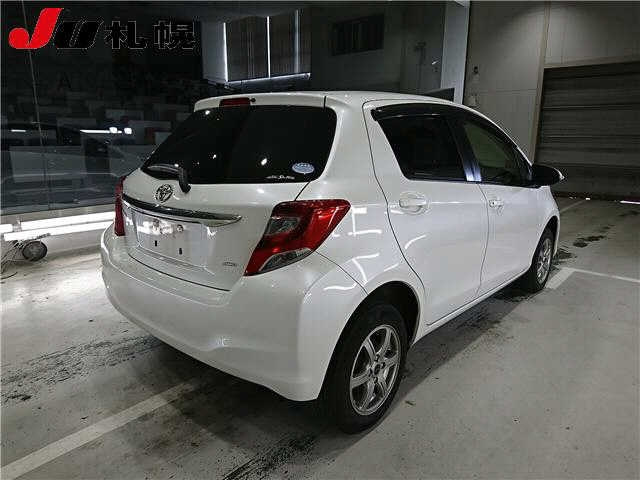 TOYOTA VITZ 2015