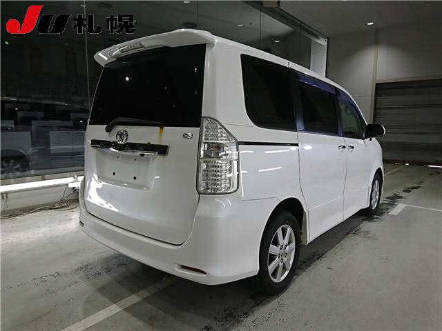 TOYOTA NOAH 2009
