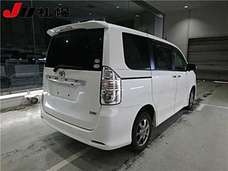 TOYOTA VOXY 2009