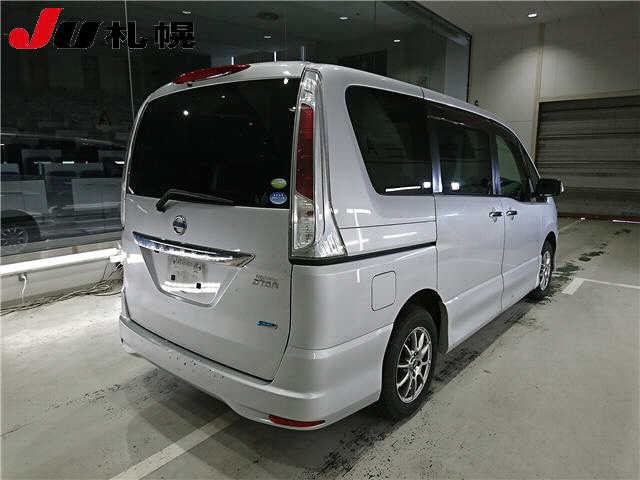 NISSAN SERENA 2011