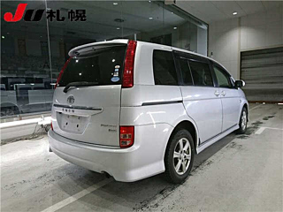 TOYOTA ISIS 2010