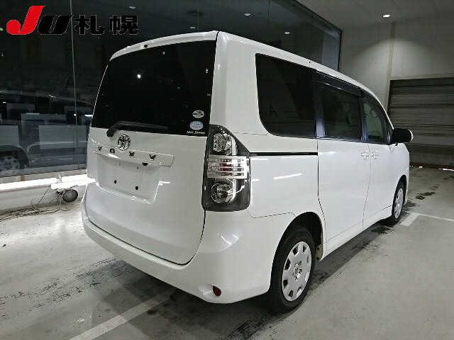 TOYOTA VOXY 2008