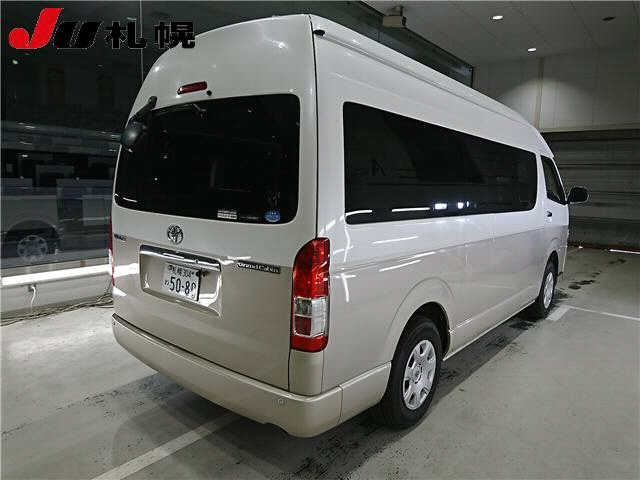 TOYOTA HIACE 2020