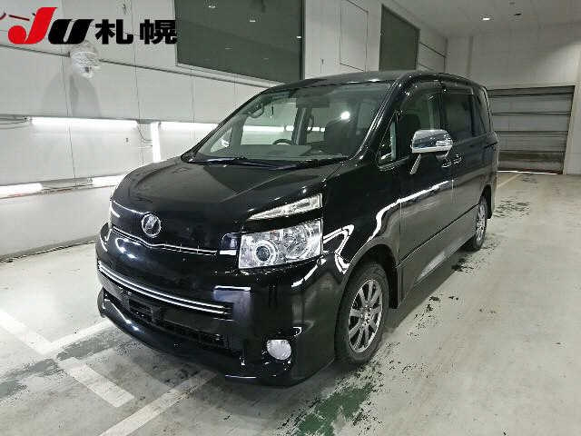 TOYOTA VOXY 2010