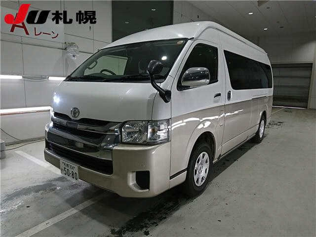 TOYOTA HIACE 2020