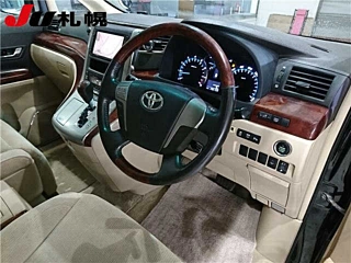 TOYOTA VELLFIRE 2010