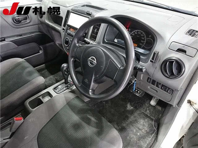 NISSAN AD 2011