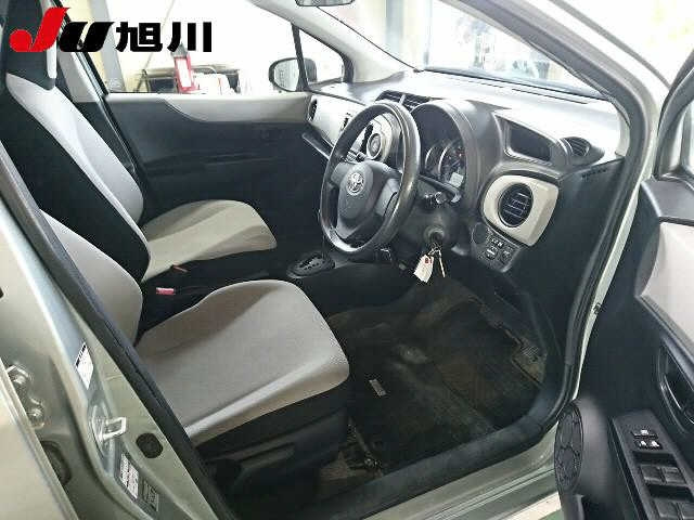 TOYOTA VITZ 2012