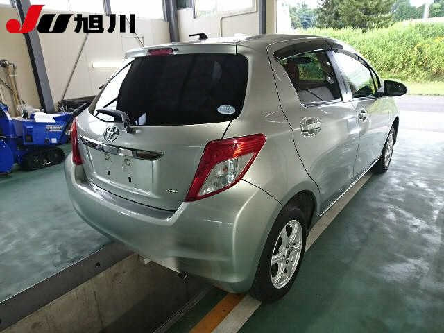 TOYOTA VITZ 2012