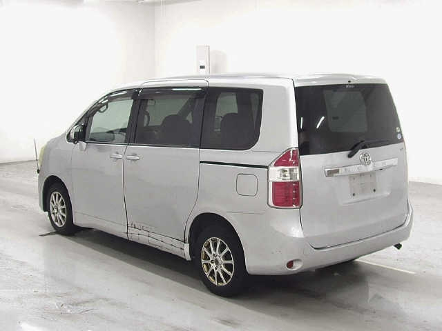 TOYOTA NOAH 2008