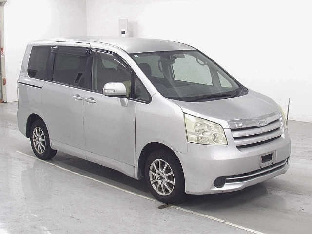 TOYOTA NOAH 2008