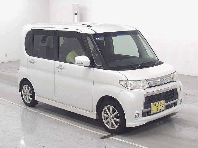 DAIHATSU TANTO 2011