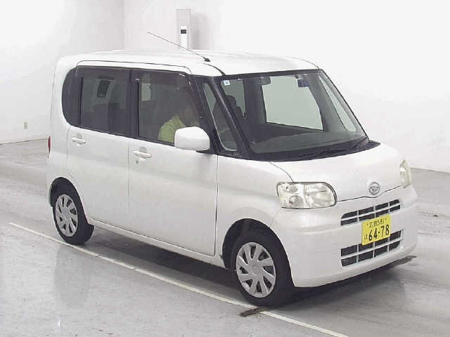 DAIHATSU TANTO 2011