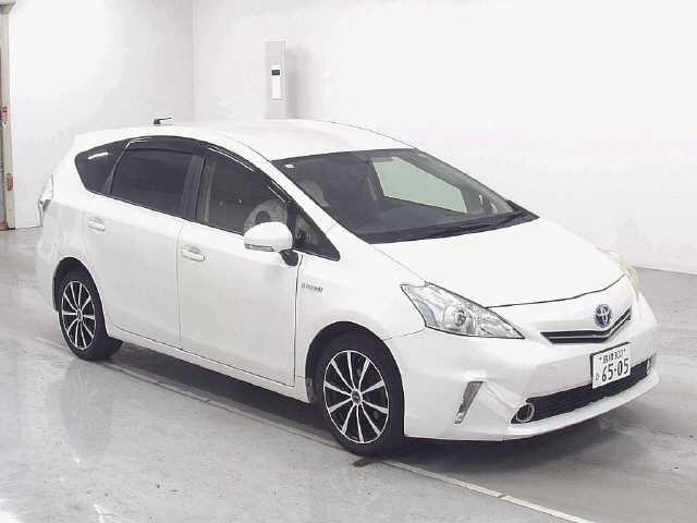TOYOTA PRIUS ALPHA 2012