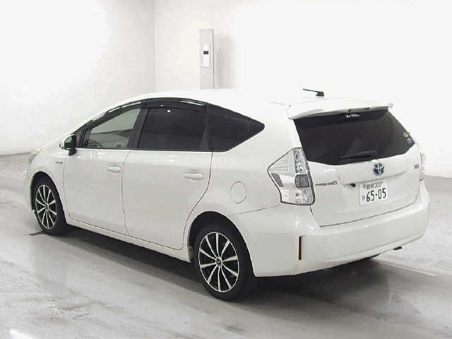 TOYOTA PRIUS ALPHA 2012