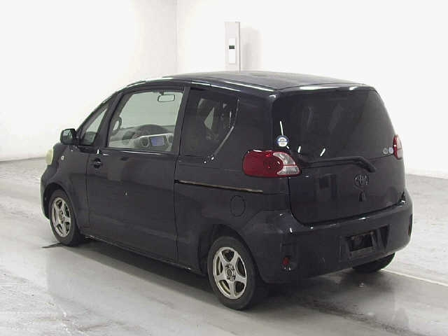TOYOTA PORTE 2010
