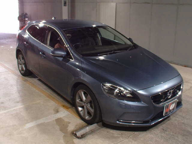 VOLVO V40 2014