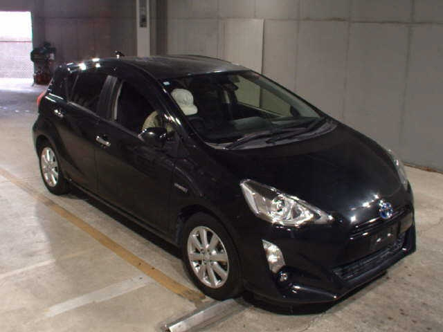TOYOTA AQUA 2016