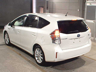 TOYOTA PRIUS ALPHA 2015