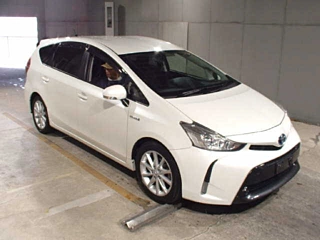 TOYOTA PRIUS ALPHA 2015