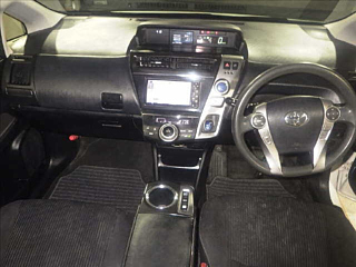 TOYOTA PRIUS ALPHA 2015