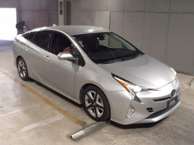 TOYOTA PRIUS 2016