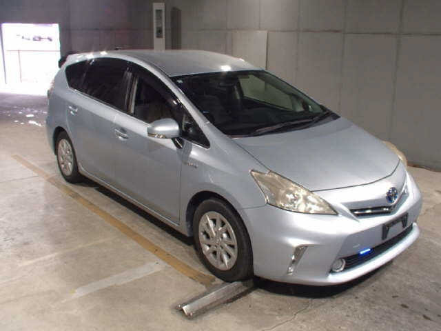 TOYOTA PRIUS ALPHA 2012