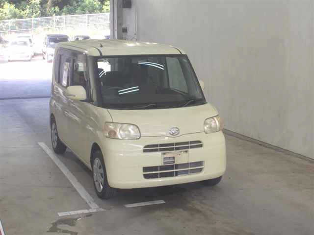 DAIHATSU TANTO 2011