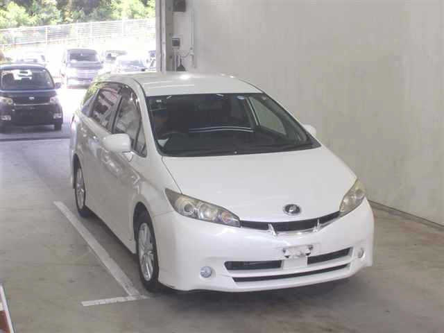 TOYOTA WISH 2010