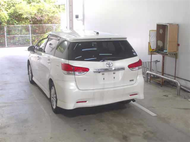 TOYOTA WISH 2010