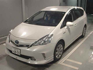 TOYOTA PRIUS ALPHA 2013