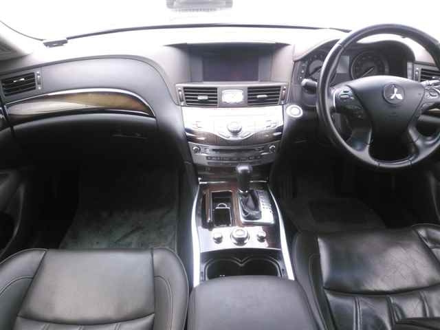 MITSUBISHI DIGNITY 2016