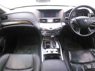 MITSUBISHI DIGNITY 2016