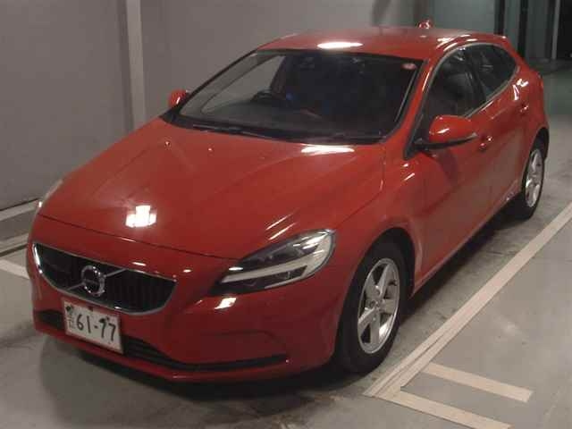 VOLVO V40 2017
