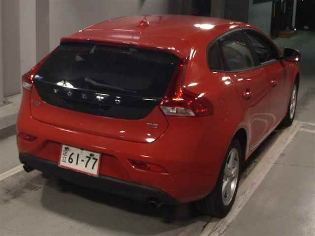 VOLVO V40 2017